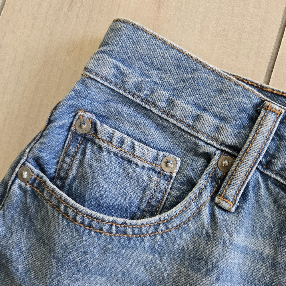 NWT Aeropostale 3.25" Buttonfly Jean Mom Shorts Frayed Rolled Hem - Picture 5 of 13